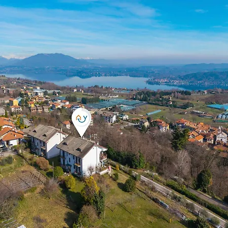 La Mansarda Sul Lago: Rustic Attic With Balcony & Parking - Happy Nebbiuno