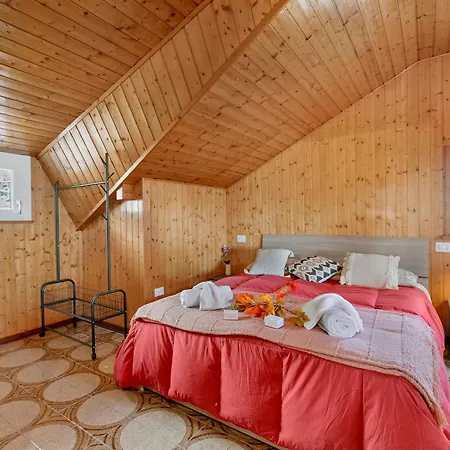 La Mansarda Sul Lago: Rustic Attic With Balcony & Parking - Happy
