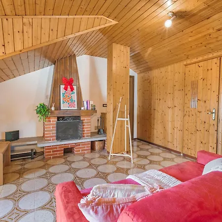 La Mansarda Sul Lago: Rustic Attic With Balcony & Parking - Happy