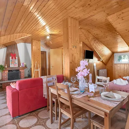 La Mansarda Sul Lago: Rustic Attic With Balcony & Parking - Happy *