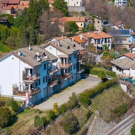 La Mansarda Sul Lago: Rustic Attic With Balcony & Parking - Happy